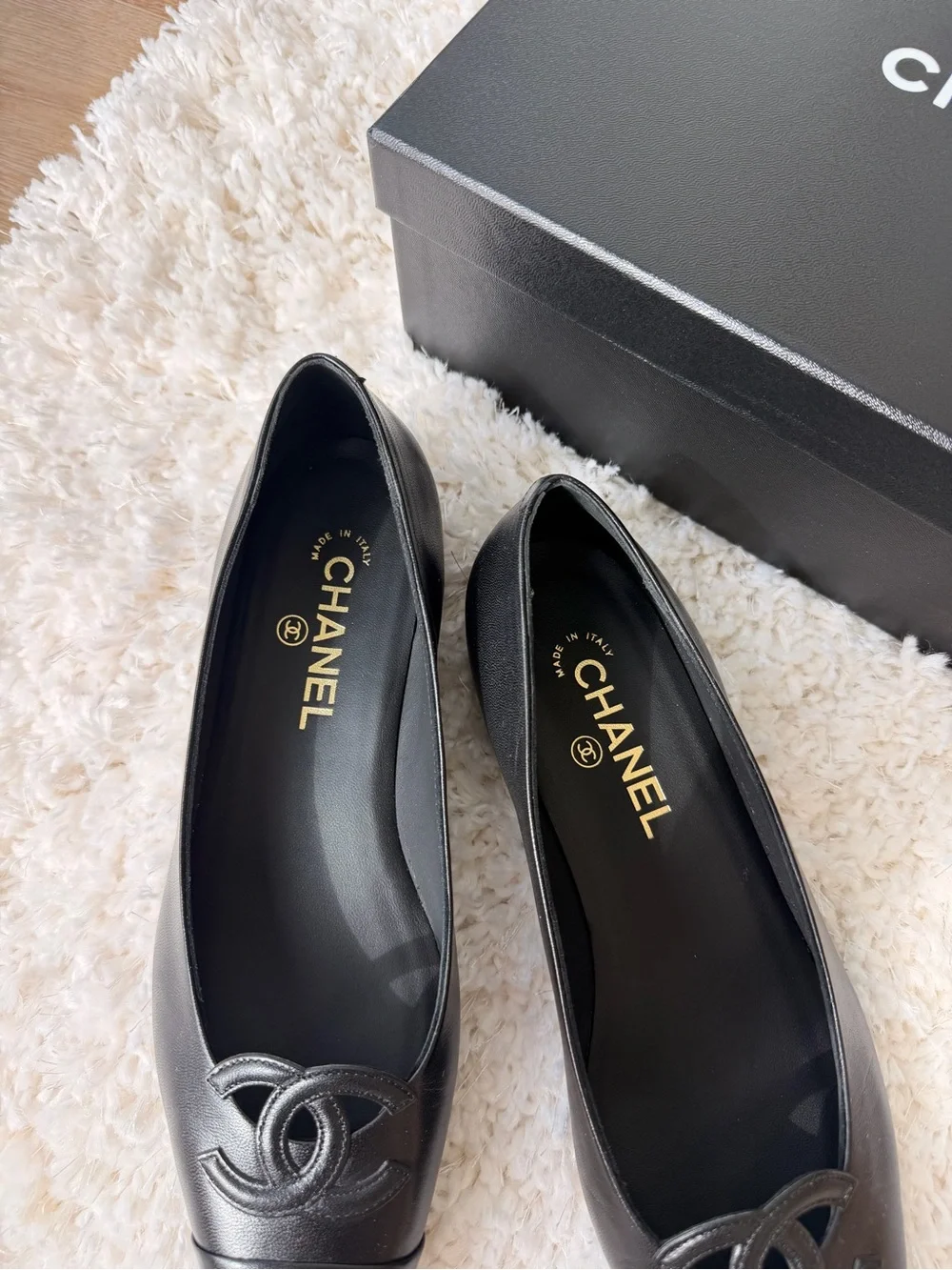CHANEL Black Leather CC Logo Ballet Flats sz 39.5